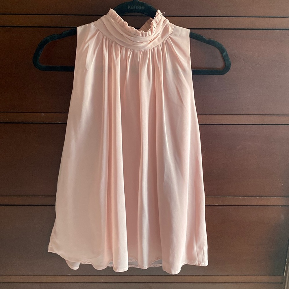 Women’s medium blush pink sleeveless flowy top